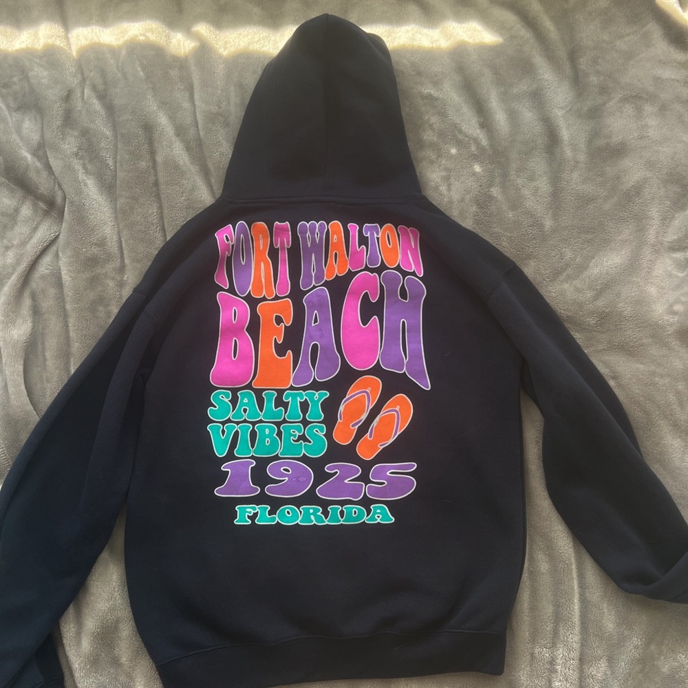 Super cute retro beach sweatshirt! Womens size small brand Pacific and Co,